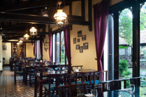buffet-ha-noi-khu-van-hoa-am-thuc-sen-tay-ho.jpg