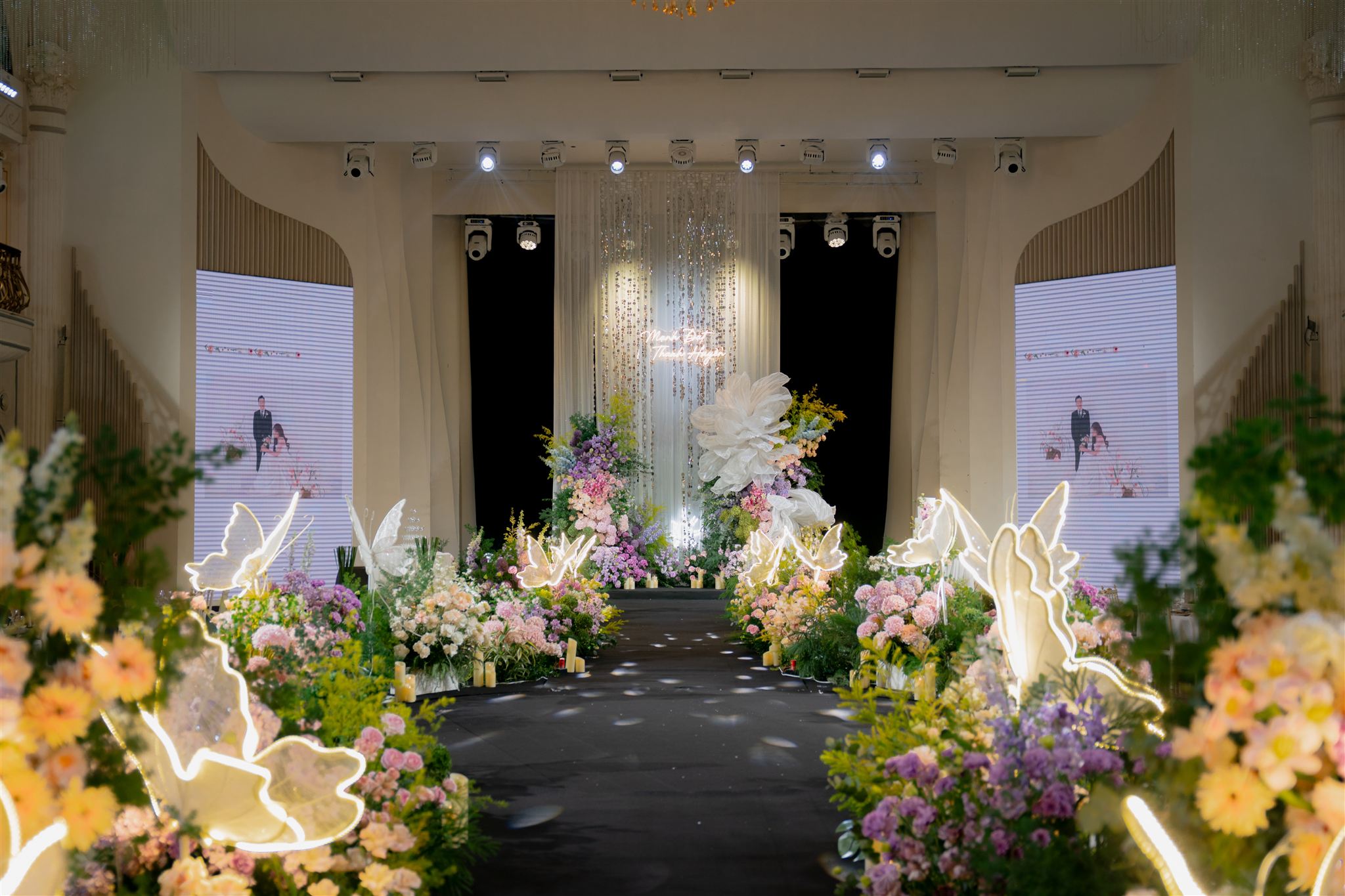 indoor-stage-star-palace-sen-tay-ho.jpg indoor-stage-star-palace-sen-tay-ho.jpg