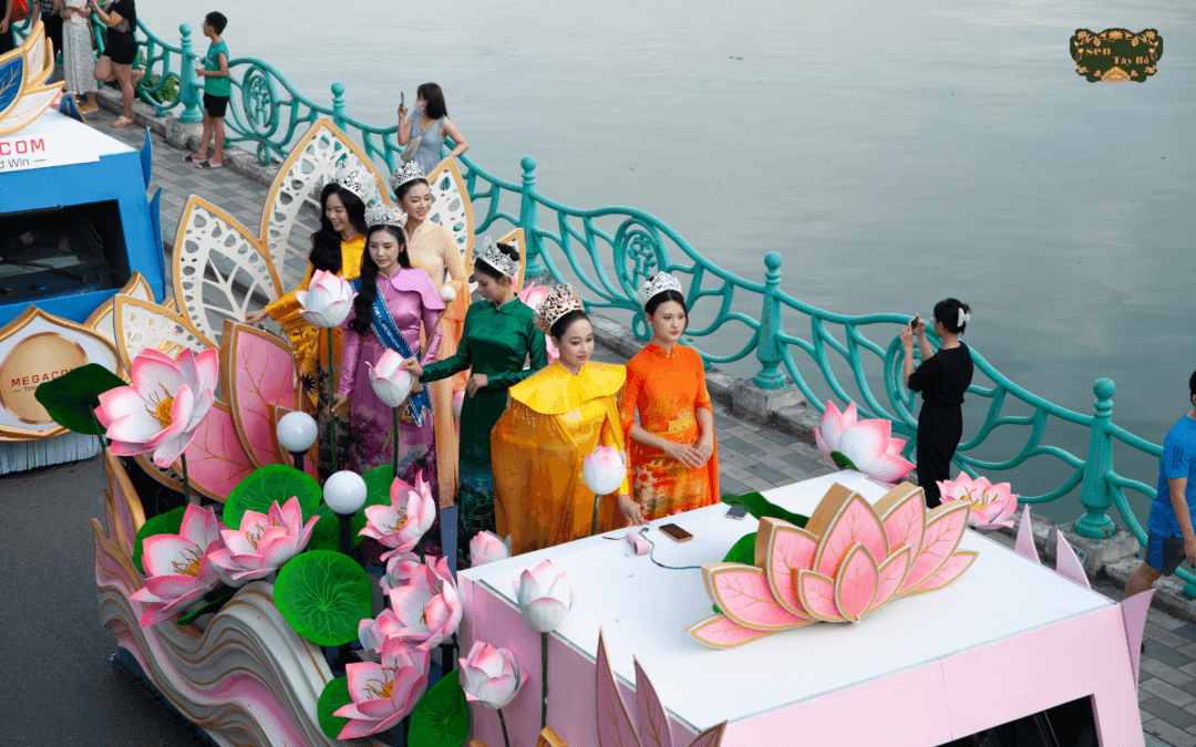 Diễu hành nghệ thuật: Sắc Sen Tây Hồ - Hà Nội (Ảnh: Khu Văn Hoá Ẩm Thực Sen Tây Hồ)