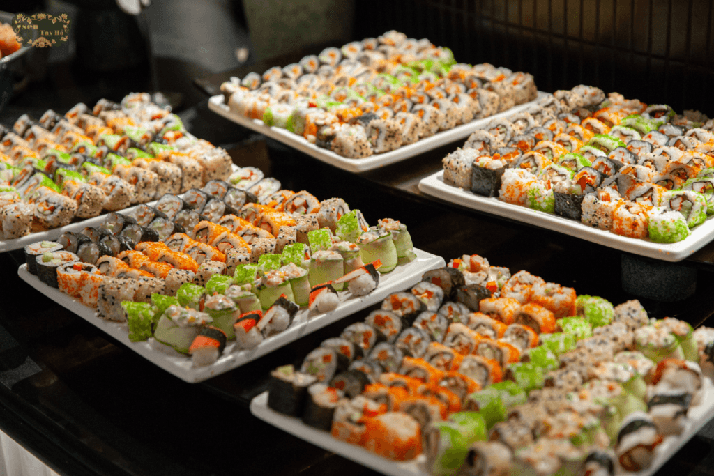 Đa dạng các loại sushi tại Quầy Nhật - Buffet Sen Tây Hồ
